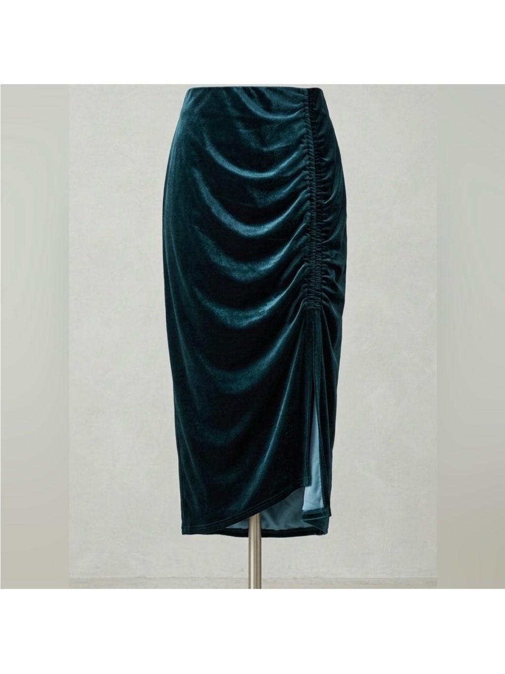 Laundry By Shelli Segal Teal
Velvet Ruched Midi Skirt